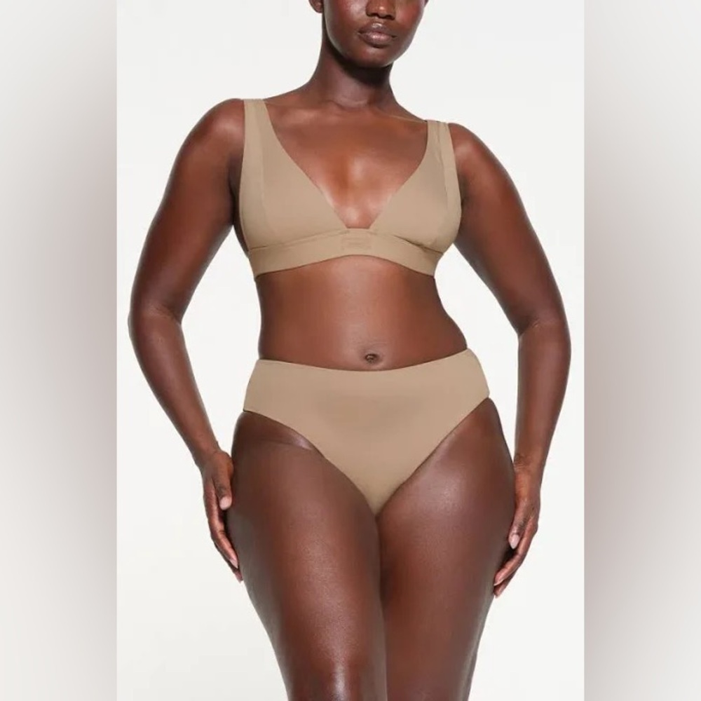 Skims recycled plunge top- 3x desert